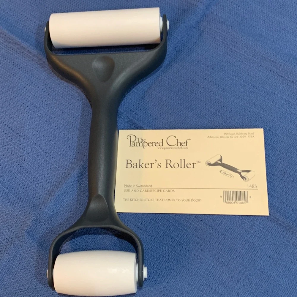 Pampered Chef Baker's Roller with White and Black Design